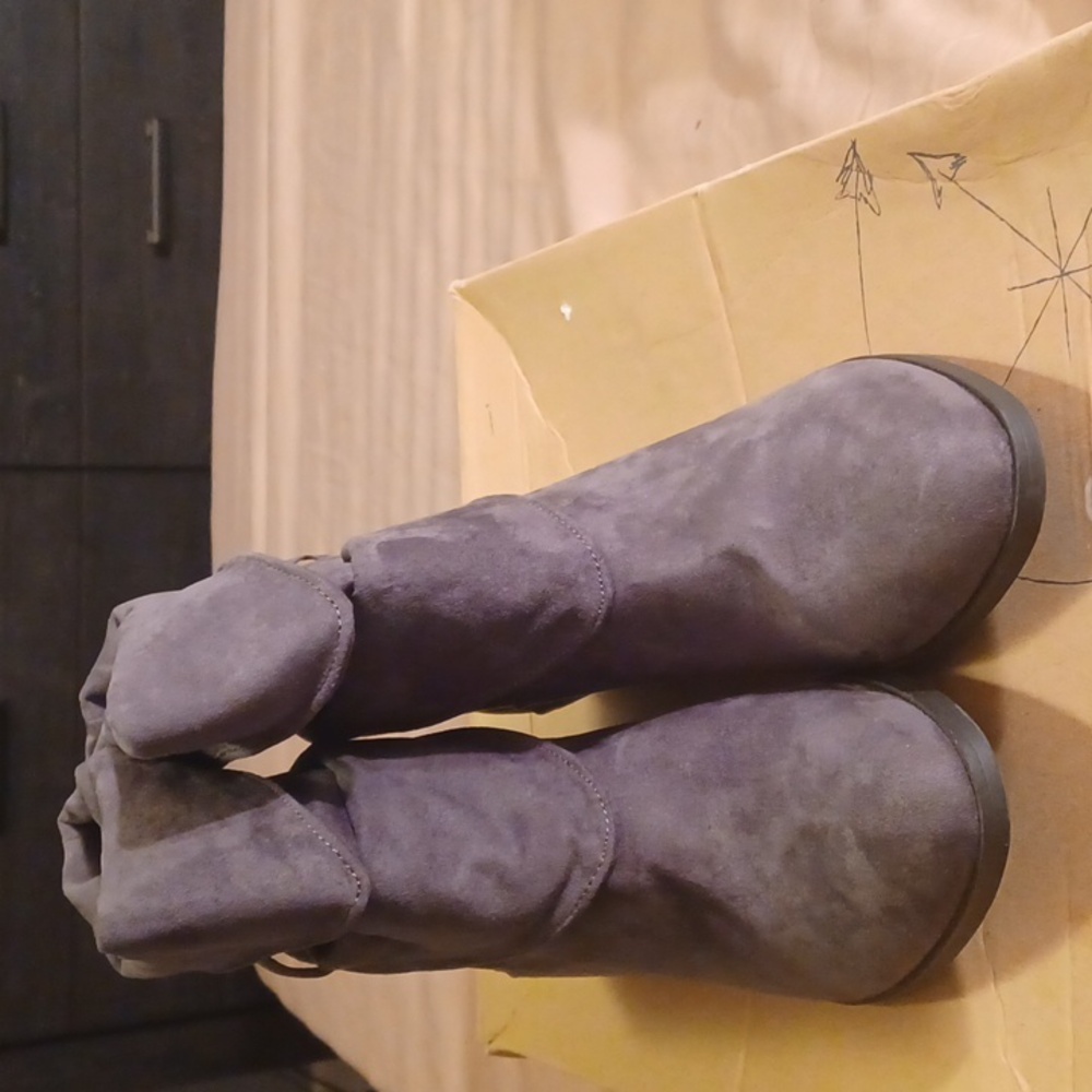 Boots - Picture 4 of 8